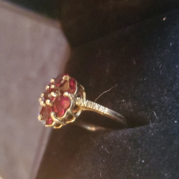 Silver ring with red stones. Size 6. - Picture 4 of 4